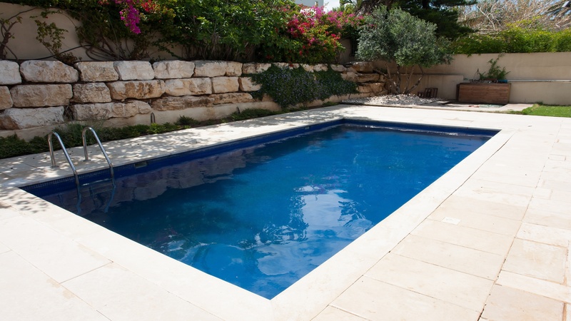 Choose the Right Swimming Pool Designer to Help You